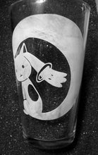 Load image into Gallery viewer, Madoka Magica fanart Mami Tomoe Kyubei etched pint glass tumbler