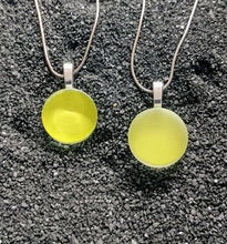 Load image into Gallery viewer, Gumdrop Glass Pendant 3/4"