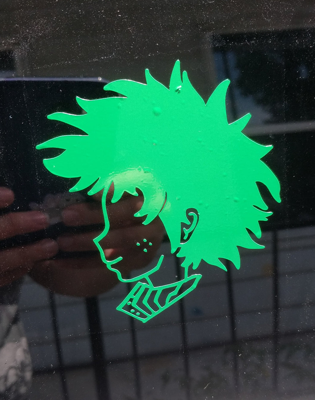 Green vinyl decal of Deku's face. 