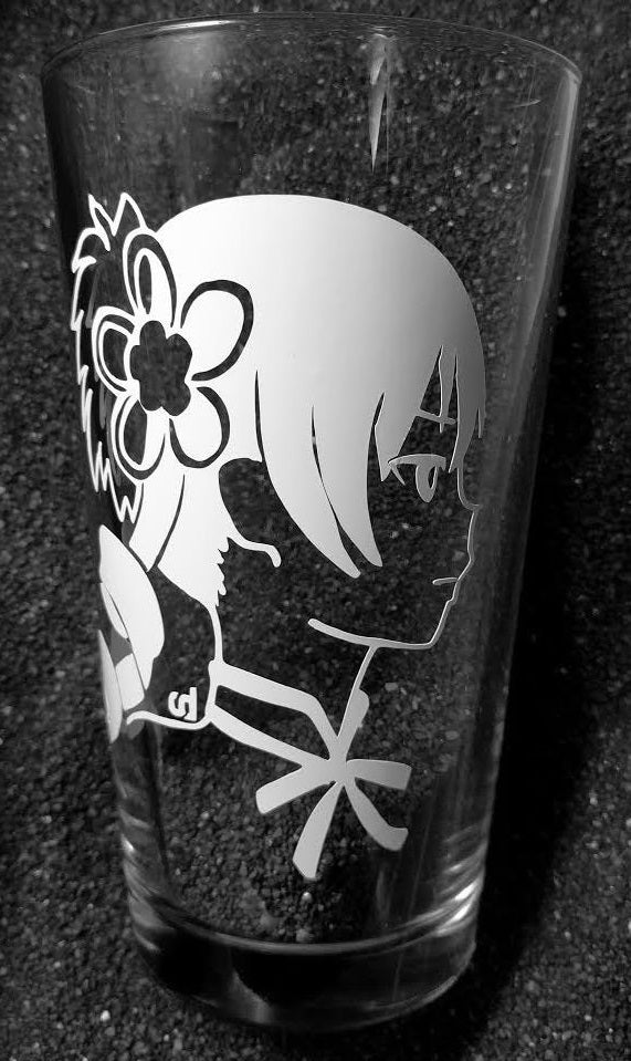 Madoka Magica fanart Mami Tomoe Kyubei etched pint glass tumbler