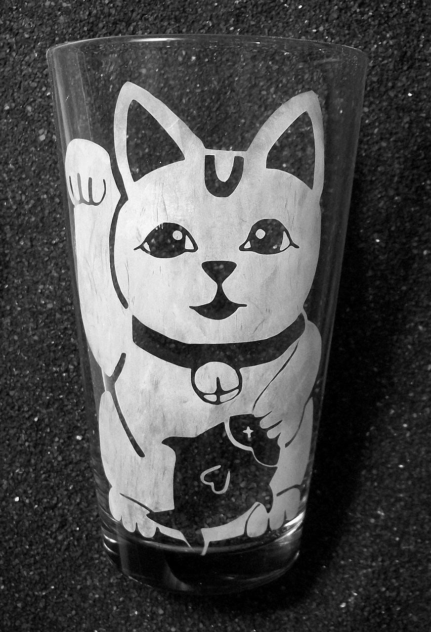 Maneki Neko Lucky Cat etched pint glass tumbler cup