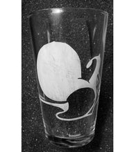 Load image into Gallery viewer, A pint glass etched with Yoshi&#39;s face. 
