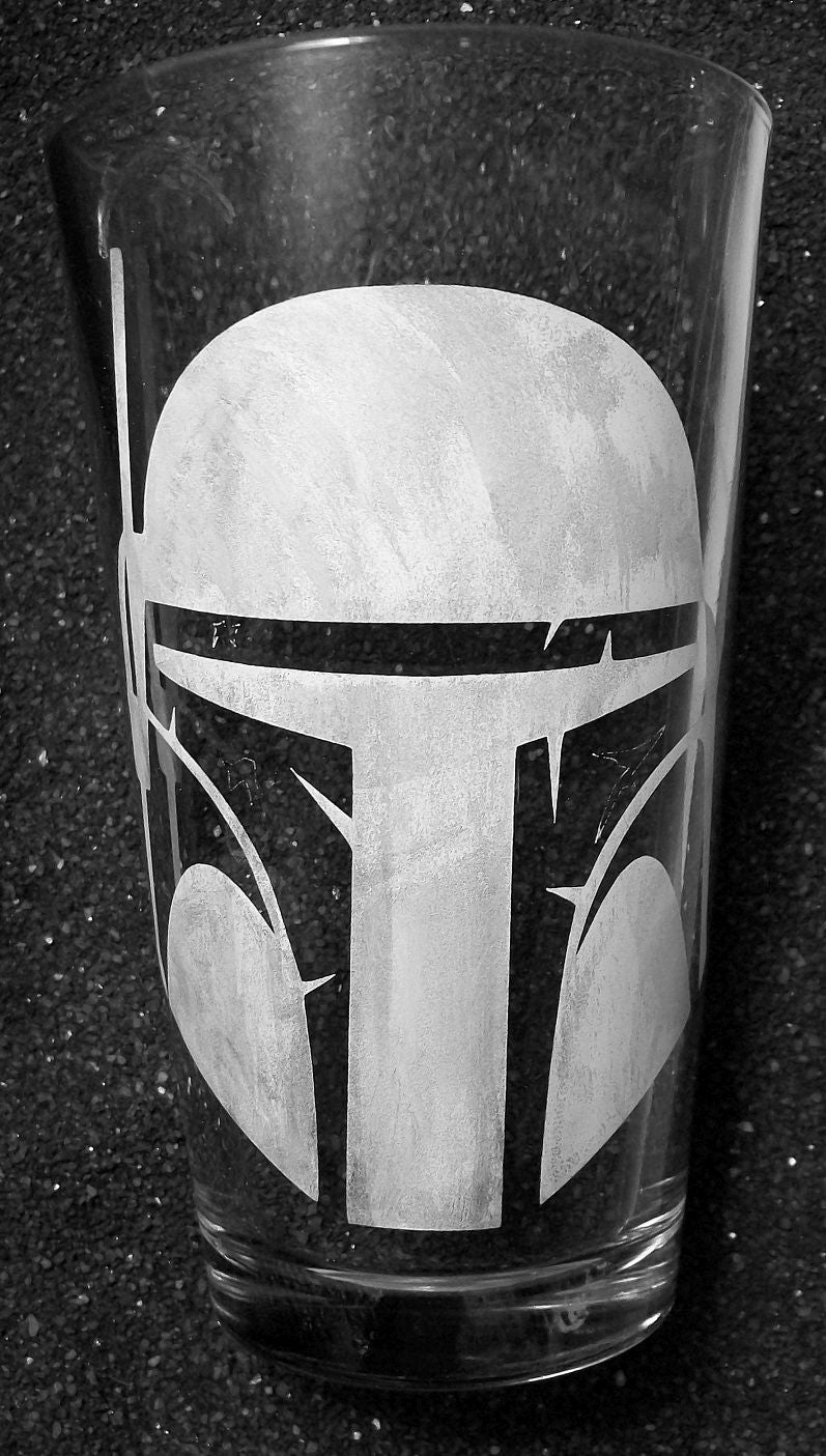 Star Wars fanart Mandalorian Boba Fett etched pint glass tumbler cup