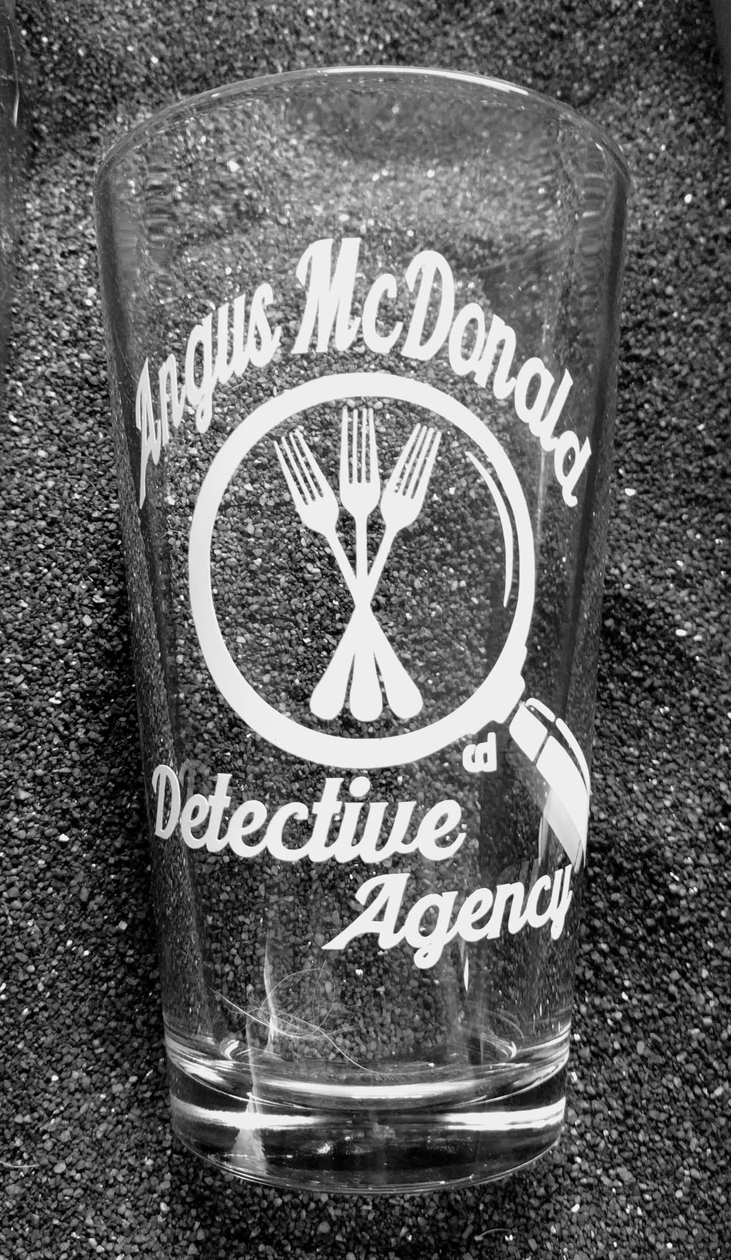 TAZ Adventure Zone fanart Angus MacDonald etched beer pint glass tumbler cup