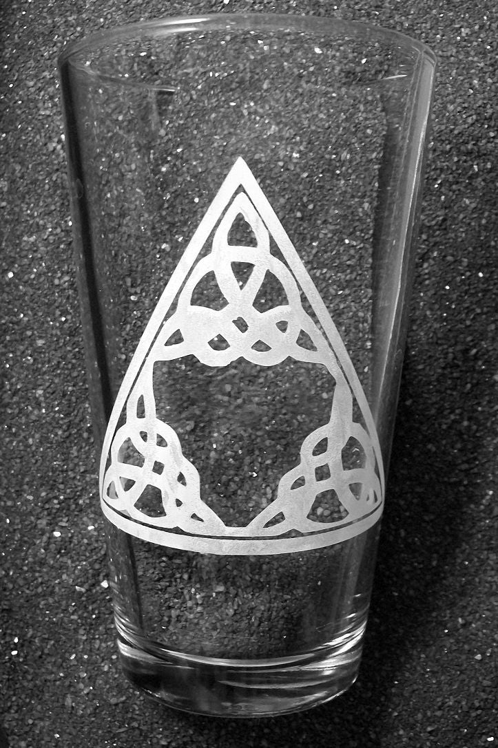 Legend of Zelda fanart Celtic Triforce etched pint glass tumbler tribal